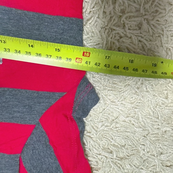 NEW Guess Red and Gray Striped Tee M - Picture 5 of 7
